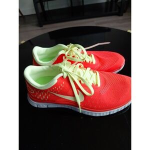 New.  WOMENS NIKE Running FREE ADVANTAGE 4.0 V2 Size 6.   $90 Msrp